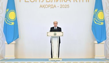 Священный день: Токаев поздравил казахстанцев с Днем Республики