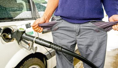 Бензин подорожал ещё в одной стране из-за атак на российские НПЗ