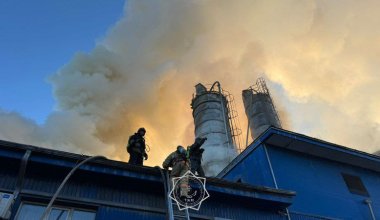 Крупный пожар вспыхнул в Астане, создан оперштаб