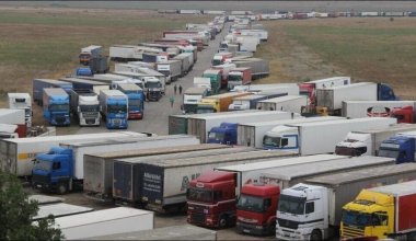 Россияне теряют миллионы долларов из-за ситуации на границе с Казахстаном