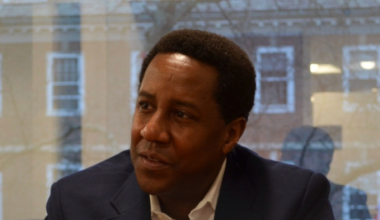 Директор Института политики Гарварда внезапно скончался