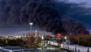 “Огромный огненный шар”: грузовой самолет разбился в США