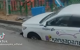 В Шымкенте машины провалились под новый асфальт