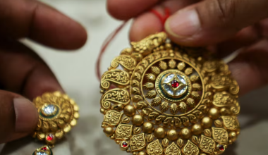 Золото дорожает на фоне роста ожиданий по ставкам в США