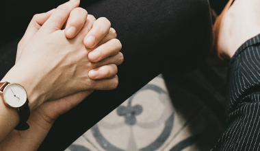 В Казахстане женщина отдала 4,5 миллиона тенге, чтобы муж перестал ей изменять