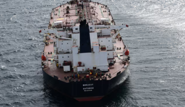 Цены на нефть остаются стабильными на фоне избытка предложения