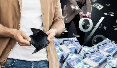 Кому в Казахстане предлагали самые большие зарплаты в октябре