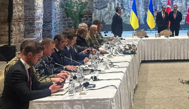 Украина объявила о приостановке переговоров с Россией