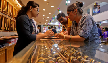 Цены на золото падают: чего ждут инвесторы