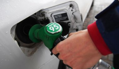 Бензин подорожал сразу на 10 тенге на западе Казахстана