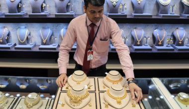 Цены на золото падают на фоне ожиданий снижения ставки ФРС