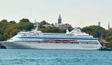 Круизный лайнер с россиянами не впустили в стамбульский порт