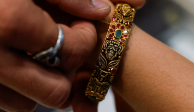 “Цены находятся в стадии консолидации”: золото продолжает дешеветь