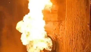 В Туркестане вспыхнул пожар на нефтебазе