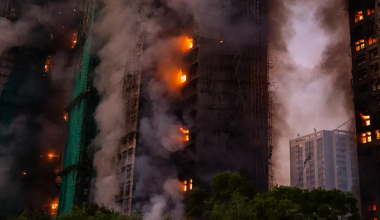 Пожар в Гонконге унес жизни 44 человек, сотни пропали