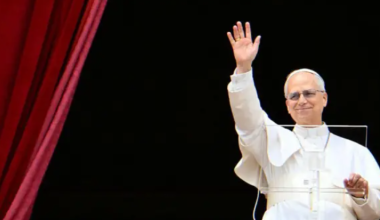 Ватикан запретил полигамию и полиаморию для католиков