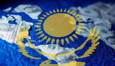 Без войны и санкций Казахстан сам себя загнал в многомиллиардные долги — экономист