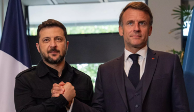 Зеленский приехал на встречу с Макроном в Париж