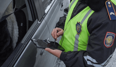 Патрульным ограничили доступ к личным данным водителей в Казахстане