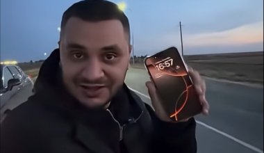 Блогер показал отличие Казахстана от России, стоя прямо на границе