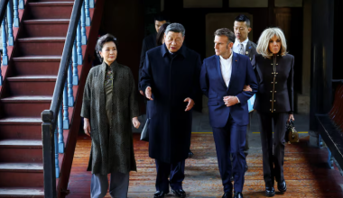 Редкий жест: Си Цзиньпин сопровождал Макрона на юго-западе Китая