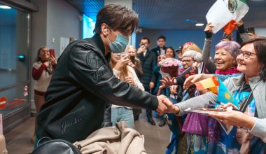 Димашу подарили уникальный музыкальный инструмент