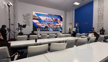 Журналистке Ulysmedia.kz отключили микрофон из-за вопроса об отношениях акима Шымкента с Русланом Берденовым