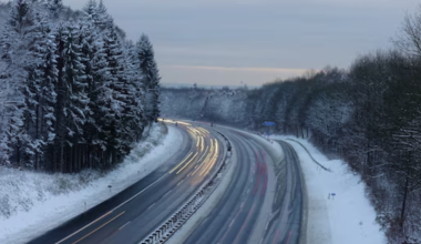 В регионах Казахстана закрыли трассы из-за непогоды