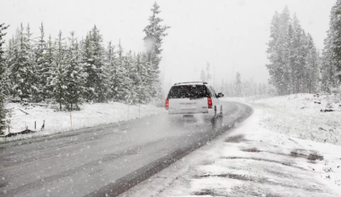 Таксист бросил пассажиров на трассе в метель в Экибастузе