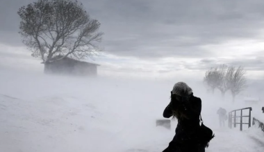 Снег, гололед и шквальный ветер ожидаются по всему Казахстану