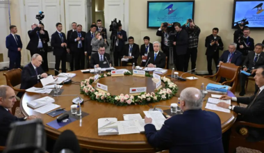 Токаев и главы стран ЕАЭС провели встречу в узком составе