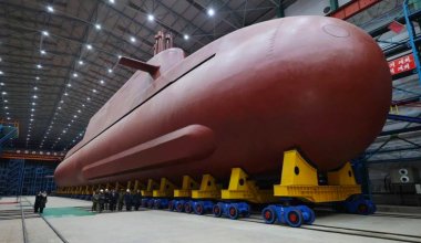 КНДР показала кадры с Ким Чен Ыном и почти готовой атомной подлодкой