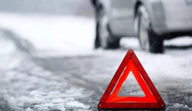 Гололед в Актау парализовал дороги и спровоцировал серию ДТП