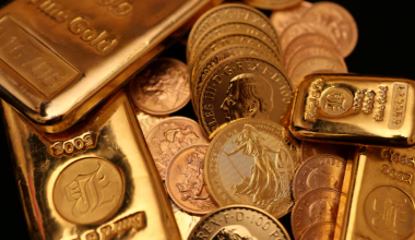 Золото снова растет в цене: на что отреагировал рынок