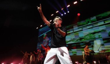 Посвящавший Путину стихи российский артист собрался в Казахстан