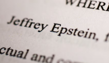 400 юристов привлекут для изучения 5 млн страниц по делу Эпштейна