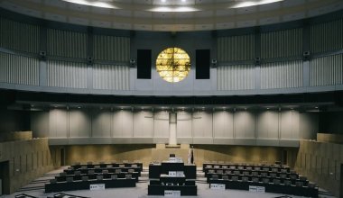 Одна кабинка на десятки женщин: в парламенте Японии подняли «туалетный вопрос»