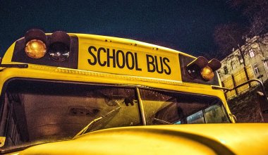 Школьный автобус попал в аварию в Астане