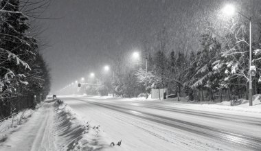 В двух регионах Казахстана закрыли трассы из-за непогоды