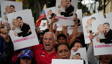 Сторонники Мадуро вышли на протест и требуют вернуть президента Венесуэлы