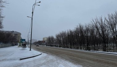 Скользкие улицы и переполненные травмпункты: почти 200 жителей Атырау пострадали из-за гололёда