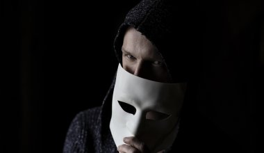 Управляли иностранцы: колл-центр телефонных мошенников накрыли в Алматы