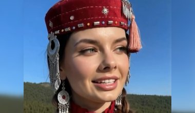 "Мен қазақпын": дизайнер Анастасия Романова оригинально призналась в любви к родине
