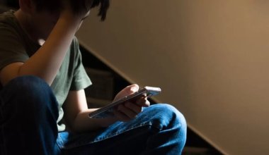 Как казахстанских детей планируют ограждать от соцсетей – ответ министерства просвещения