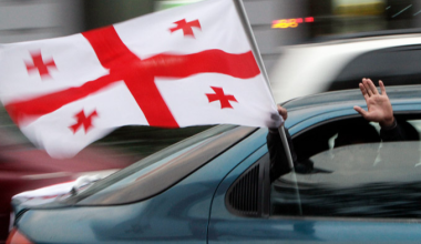 В Грузии обеспокоены "нечестными" покупателями авто из Казахстана