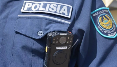 Экс-полицейских в Туркестане уволили после заявления 18-летней девушки