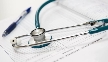 Около 400 медучреждений закрыли в Казахстане из-за нарушений