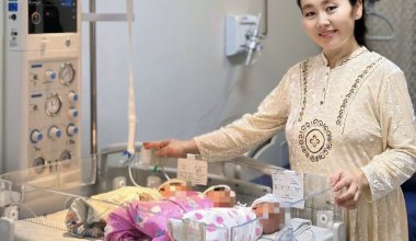 Алматинка родила тройню и сразу стала многодетной мамой
