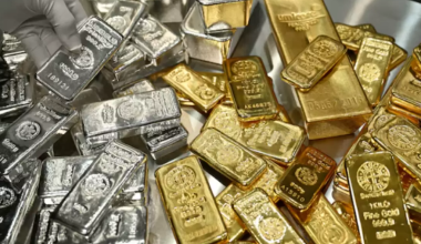 Золото и серебро падают в цене на фоне “масштабной распродажи” на рынках