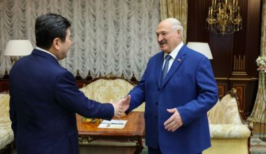 Лукашенко призвал Казахстан не терять Беларусь в этом "безумном мире"